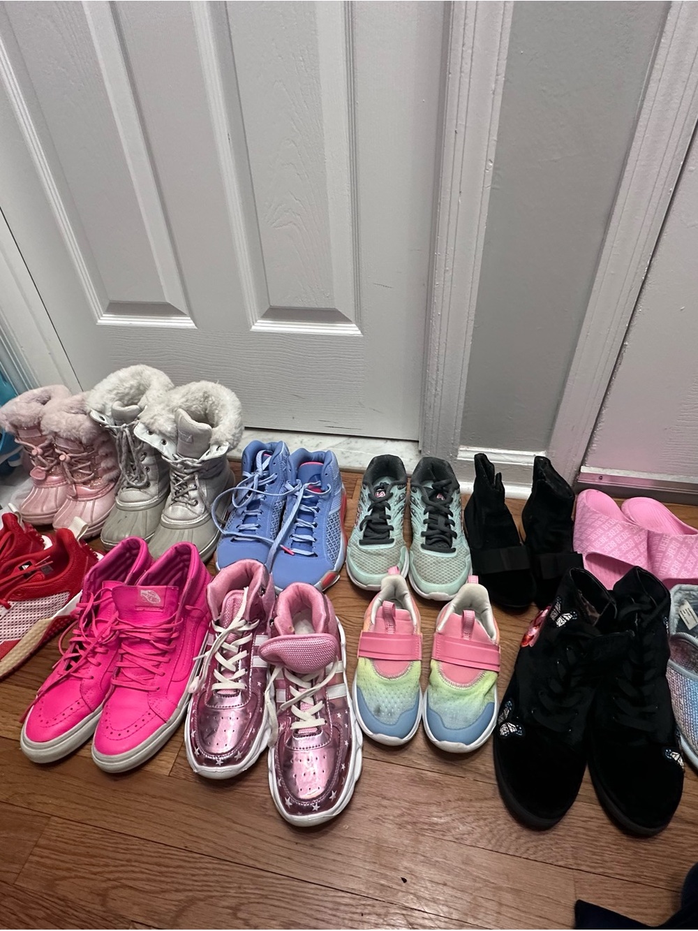 Various brands including air jordan, adidas, skating shoes, vans. Size multiples